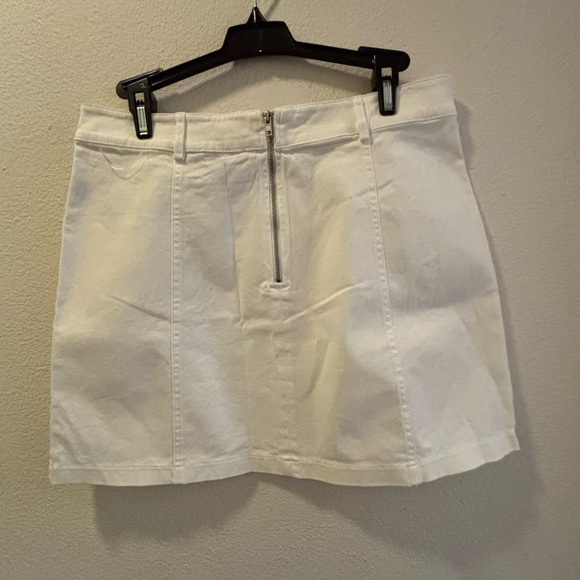 Forever 21 white mini NWOT - Picture 5 of 5